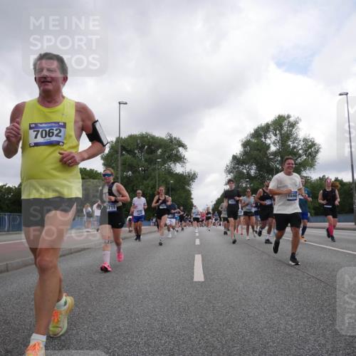 29.06.2025 - hella hamburg halbmarathon Luisa Fischer http://msf.ph/oto/8485449 29.06.2025 10:52:08 Kennedybrücke 7062, 8719, 14623, 2173, 16965, 1142, 1157, 1174, 1175, 1392, 2067, 3486, 4327, 7532, 8719 meine-sportfotos.de