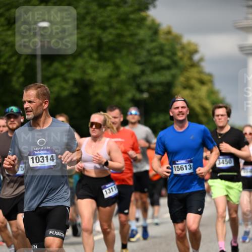 29.06.2025 - hella hamburg halbmarathon Dr. Thomas Lammeyer http://msf.ph/oto/8485455 29.06.2025 10:21:01 Kennedybrücke 1117, 1240, 1403, 1602, 1825, 3023, 3088, 3450, 3622, 5037, 5390, 6328, 6488, 6941, 6948, 7114, 7115, 7257, 7345, 7360, 7376, 7924, 7928, 8317, 8513, 8619, 8983, 9091, 9208, 9664, 9675, 9676, 10165, 10314, 10317, 10320, 10377, 10391, 10735, 10926, 11335, 11410 meine-sportfotos.de