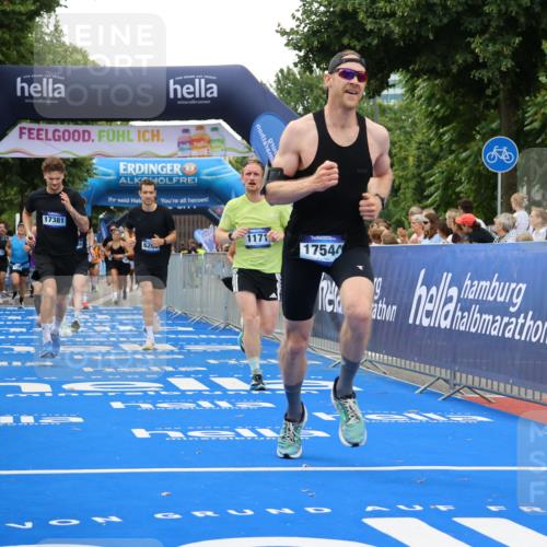 29.06.2025 - hella hamburg halbmarathon Strokosch-Dieckow http://msf.ph/oto/8485480 29.06.2025 10:45:00 Ziel 1171, 1424, 1520, 2270, 2890, 3917, 4425, 4997, 6266, 7709, 7843, 9030, 9710, 10313, 10741, 11688, 13919, 15334, 15365, 16058, 16689, 17381, 17382, 17406, 17544, 18055, 18631 meine-sportfotos.de