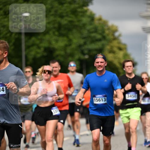 29.06.2025 - hella hamburg halbmarathon Dr. Thomas Lammeyer http://msf.ph/oto/8485495 29.06.2025 10:21:01 Kennedybrücke 1117, 1240, 1403, 1602, 1825, 3023, 3088, 3450, 3622, 5037, 5390, 6328, 6488, 6941, 6948, 7114, 7115, 7257, 7345, 7360, 7376, 7924, 7928, 8317, 8513, 8619, 8983, 9091, 9208, 9664, 9675, 9676, 10165, 10314, 10317, 10320, 10377, 10391, 10735, 10926, 11335, 11410 meine-sportfotos.de