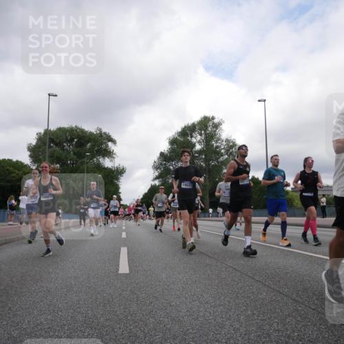 29.06.2025 - hella hamburg halbmarathon Luisa Fischer http://msf.ph/oto/8485509 29.06.2025 10:52:09 Kennedybrücke 6143, 10081, 18248, 14623, 5202, 12173, 1696, 1142, 1157, 1174, 1175, 2067, 3486, 4327, 7532, 8719 meine-sportfotos.de