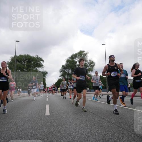 29.06.2025 - hella hamburg halbmarathon Luisa Fischer http://msf.ph/oto/8485528 29.06.2025 10:52:09 Kennedybrücke 10081, 18253, 18248, 12173, 1174, 14623, 1142, 1157, 1174, 1175, 2067, 3486, 4327, 7532, 8719 meine-sportfotos.de