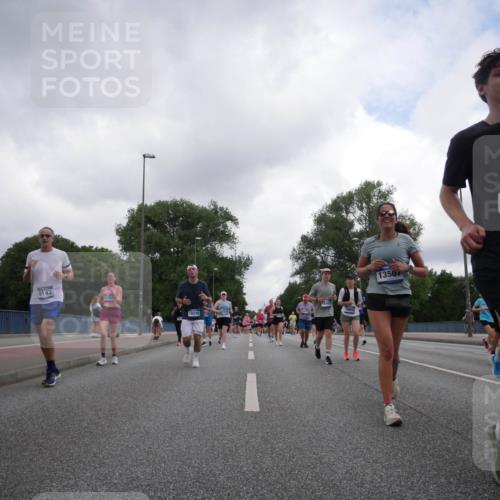 29.06.2025 - hella hamburg halbmarathon Luisa Fischer http://msf.ph/oto/8485557 29.06.2025 10:52:10 Kennedybrücke 6143, 18253, 18248, 13507, 14623, 1142, 1174, 1175, 2067, 3486, 7532, 8719 meine-sportfotos.de