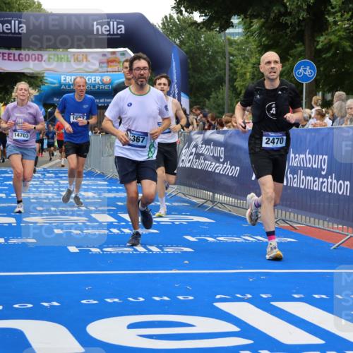 29.06.2025 - hella hamburg halbmarathon Strokosch-Dieckow http://msf.ph/oto/8485563 29.06.2025 10:45:21 Ziel 1697, 2188, 2367, 2470, 3186, 5706, 9105, 10064, 11469, 12277, 12643, 12783, 14703, 15563, 15636, 15741, 15760, 16513, 16725, 17499, 18407, 18638 meine-sportfotos.de