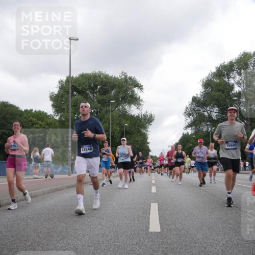 29.06.2025 - hella hamburg halbmarathon Luisa Fischer http://msf.ph/oto/8485580 29.06.2025 10:52:11 Kennedybrücke 18253, 18248, 13399, 2909, 3486, 18967, 16693, 16669, 1142, 1174, 1175, 2067, 3486, 7532, 8719 meine-sportfotos.de