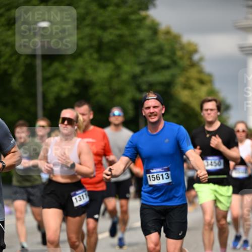 29.06.2025 - hella hamburg halbmarathon Dr. Thomas Lammeyer http://msf.ph/oto/8485589 29.06.2025 10:21:01 Kennedybrücke 1117, 1240, 1403, 1602, 1825, 3023, 3088, 3450, 3622, 5037, 5390, 6328, 6488, 6941, 6948, 7114, 7115, 7257, 7345, 7360, 7376, 7924, 7928, 8317, 8513, 8619, 8983, 9091, 9208, 9664, 9675, 9676, 10165, 10314, 10317, 10320, 10377, 10391, 10735, 10926, 11335, 11410 meine-sportfotos.de