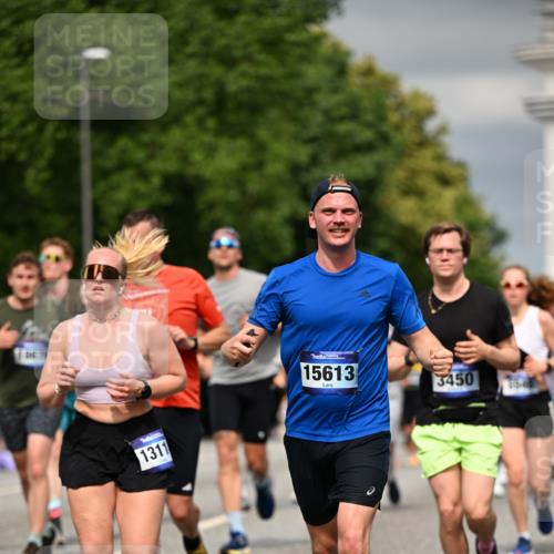 29.06.2025 - hella hamburg halbmarathon Dr. Thomas Lammeyer http://msf.ph/oto/8485602 29.06.2025 10:21:01 Kennedybrücke 1117, 1240, 1403, 1602, 1825, 3023, 3088, 3450, 3622, 5037, 5390, 6328, 6488, 6941, 6948, 7114, 7115, 7257, 7345, 7360, 7376, 7924, 7928, 8317, 8513, 8619, 8983, 9091, 9208, 9664, 9675, 9676, 10165, 10314, 10317, 10320, 10377, 10391, 10735, 10926, 11335, 11410 meine-sportfotos.de