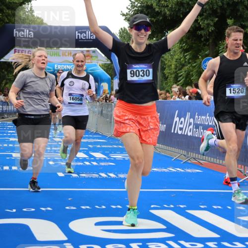 29.06.2025 - hella hamburg halbmarathon Strokosch-Dieckow http://msf.ph/oto/8485612 29.06.2025 10:44:58 Ziel 1171, 1424, 1520, 2098, 2890, 3917, 4425, 4997, 6266, 7709, 7843, 9030, 9710, 9720, 10741, 11688, 12161, 13919, 15334, 15365, 16058, 17381, 17382, 17406, 17544, 18055, 18631 meine-sportfotos.de