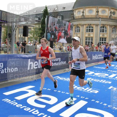 29.06.2025 - hella hamburg halbmarathon Michael Strokosch http://msf.ph/oto/8485624 29.06.2025 10:43:27 Ziel 2653, 3109, 3124, 3146, 3928, 5506, 8664, 10237, 13348, 15921, 16720, 17391, 18274, 18942, 18987, 19009, 19051 meine-sportfotos.de
