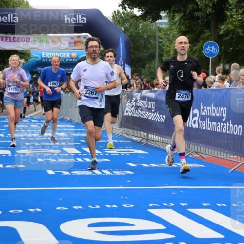 29.06.2025 - hella hamburg halbmarathon Strokosch-Dieckow http://msf.ph/oto/8485626 29.06.2025 10:45:21 Ziel 1697, 2188, 2367, 2470, 3186, 5706, 9105, 10064, 11469, 12277, 12643, 12783, 14703, 15563, 15636, 15741, 15760, 16513, 16725, 17499, 18407, 18638 meine-sportfotos.de