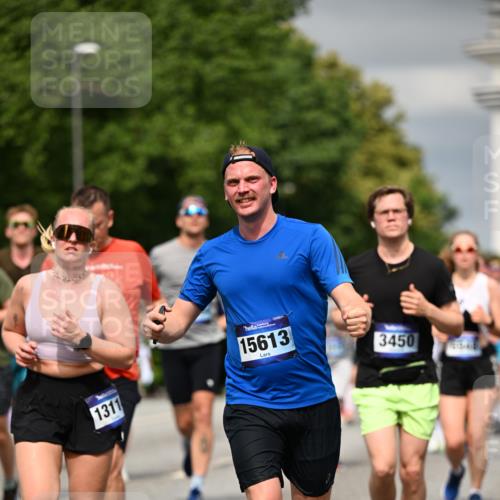 29.06.2025 - hella hamburg halbmarathon Dr. Thomas Lammeyer http://msf.ph/oto/8485644 29.06.2025 10:21:02 Kennedybrücke 1117, 1240, 1403, 1602, 1825, 3023, 3088, 3450, 3622, 5037, 5390, 6126, 6328, 6488, 6522, 6941, 6948, 7114, 7115, 7257, 7345, 7360, 7376, 7924, 7928, 8317, 8513, 8619, 8983, 9091, 9208, 9259, 9664, 9675, 9676, 10165, 10314, 10317, 10320, 10377, 10391, 10592, 10735, 10926, 11335, 11410 meine-sportfotos.de