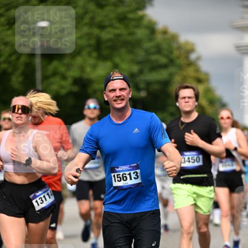 29.06.2025 - hella hamburg halbmarathon Dr. Thomas Lammeyer http://msf.ph/oto/8485651 29.06.2025 10:21:02 Kennedybrücke 1117, 1240, 1403, 1602, 1825, 3023, 3088, 3450, 3622, 5037, 5390, 6126, 6328, 6488, 6522, 6941, 6948, 7114, 7115, 7257, 7345, 7360, 7376, 7924, 7928, 8317, 8513, 8619, 8983, 9091, 9208, 9259, 9664, 9675, 9676, 10165, 10314, 10317, 10320, 10377, 10391, 10592, 10735, 10926, 11335, 11410 meine-sportfotos.de