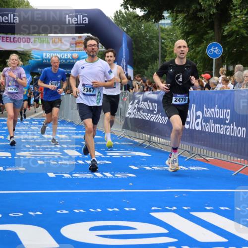 29.06.2025 - hella hamburg halbmarathon Strokosch-Dieckow http://msf.ph/oto/8485682 29.06.2025 10:45:21 Ziel 1697, 2188, 2367, 2470, 3186, 5706, 9105, 10064, 11469, 12277, 12643, 12783, 14703, 15563, 15636, 15741, 15760, 16513, 16725, 17499, 18407, 18638 meine-sportfotos.de