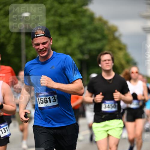 29.06.2025 - hella hamburg halbmarathon Dr. Thomas Lammeyer http://msf.ph/oto/8485683 29.06.2025 10:21:02 Kennedybrücke 1117, 1240, 1403, 1602, 1825, 3023, 3088, 3450, 3622, 5037, 5390, 6126, 6328, 6488, 6522, 6941, 6948, 7114, 7115, 7257, 7345, 7360, 7376, 7924, 7928, 8317, 8513, 8619, 8983, 9091, 9208, 9259, 9664, 9675, 9676, 10165, 10314, 10317, 10320, 10377, 10391, 10592, 10735, 10926, 11335, 11410 meine-sportfotos.de