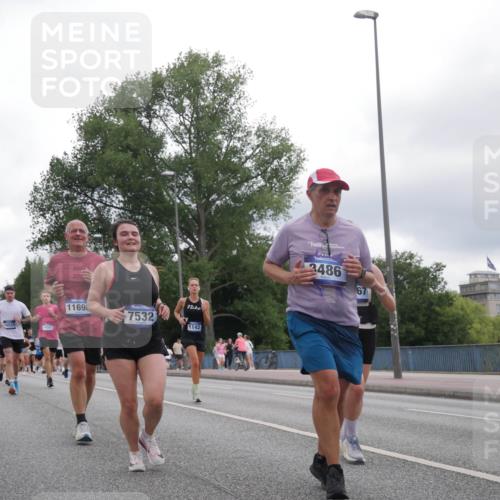 29.06.2025 - hella hamburg halbmarathon Luisa Fischer http://msf.ph/oto/8485708 29.06.2025 10:52:14 Kennedybrücke 14080, 16525, 14081, 1169, 7532, 1142, 3486, 67, 1142, 2067, 3486, 5551, 7532, 9341 meine-sportfotos.de