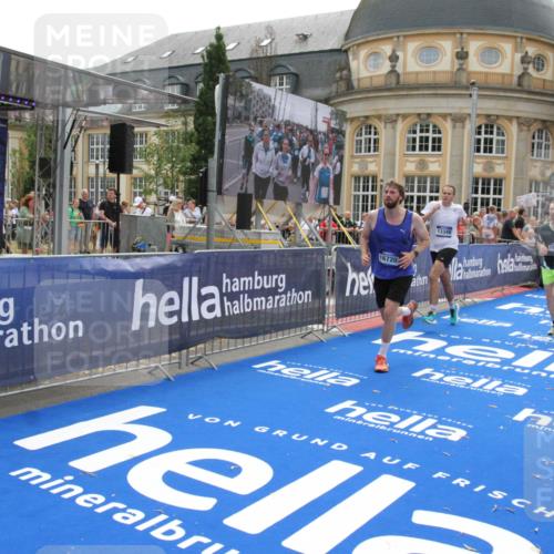 29.06.2025 - hella hamburg halbmarathon Michael Strokosch http://msf.ph/oto/8485714 29.06.2025 10:43:28 Ziel 2653, 3146, 3928, 5436, 5506, 8664, 9931, 10237, 13348, 15921, 16720, 17391, 18274, 18942, 18987, 19009, 19051 meine-sportfotos.de