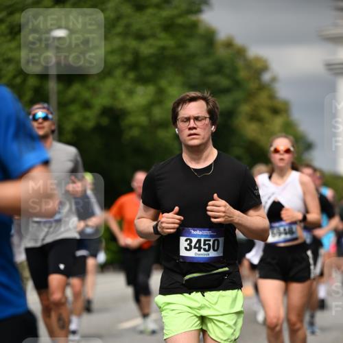 29.06.2025 - hella hamburg halbmarathon Dr. Thomas Lammeyer http://msf.ph/oto/8485723 29.06.2025 10:21:03 Kennedybrücke 1117, 1240, 1403, 1602, 1825, 3088, 3450, 3622, 5037, 5390, 6126, 6128, 6328, 6488, 6522, 6941, 6948, 7114, 7115, 7257, 7345, 7360, 7376, 7924, 7928, 8317, 8513, 8619, 8983, 9091, 9208, 9259, 9664, 9675, 9676, 10165, 10314, 10317, 10320, 10377, 10391, 10592, 10735, 10926, 11335, 11410 meine-sportfotos.de