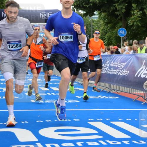 29.06.2025 - hella hamburg halbmarathon Strokosch-Dieckow http://msf.ph/oto/8485746 29.06.2025 10:45:18 Ziel 1697, 2188, 2367, 2470, 3186, 5706, 6054, 6375, 9105, 10064, 11469, 12643, 12783, 14703, 15563, 15636, 15651, 15741, 15760, 16513, 17499, 18407 meine-sportfotos.de