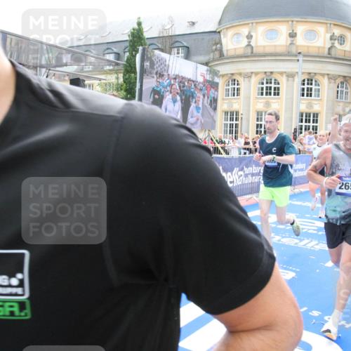 29.06.2025 - hella hamburg halbmarathon Michael Strokosch http://msf.ph/oto/8485772 29.06.2025 10:43:29 Ziel 2653, 3928, 5124, 5436, 5506, 7635, 8664, 9931, 10237, 13348, 15921, 16720, 17391, 18274, 18810, 18942, 18987, 19009, 19051 meine-sportfotos.de