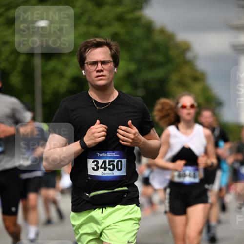 29.06.2025 - hella hamburg halbmarathon Dr. Thomas Lammeyer http://msf.ph/oto/8485779 29.06.2025 10:21:04 Kennedybrücke 1117, 1240, 1403, 1602, 1825, 3088, 3450, 3622, 5037, 5390, 6126, 6128, 6328, 6488, 6522, 6941, 6948, 7114, 7115, 7257, 7345, 7360, 7376, 7924, 7928, 8513, 8619, 8895, 8983, 9208, 9259, 9675, 9676, 10165, 10314, 10317, 10320, 10377, 10391, 10592, 10735, 10926, 11335, 11410 meine-sportfotos.de