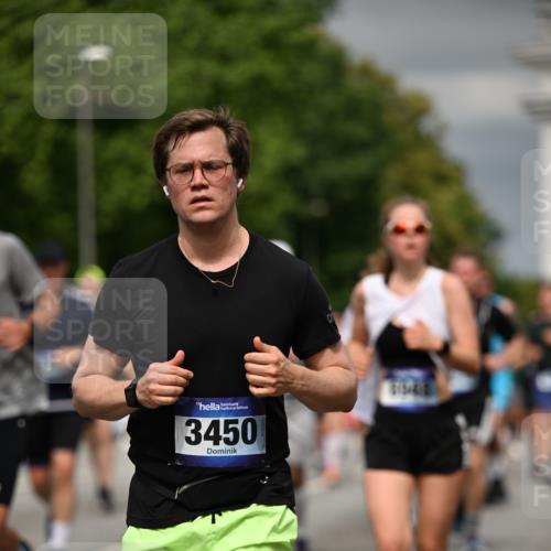 29.06.2025 - hella hamburg halbmarathon Dr. Thomas Lammeyer http://msf.ph/oto/8485798 29.06.2025 10:21:04 Kennedybrücke 1117, 1240, 1403, 1602, 1825, 3088, 3450, 3622, 5037, 5390, 6126, 6128, 6328, 6488, 6522, 6941, 6948, 7114, 7115, 7257, 7345, 7360, 7376, 7924, 7928, 8513, 8619, 8895, 8983, 9208, 9259, 9675, 9676, 10165, 10314, 10317, 10320, 10377, 10391, 10592, 10735, 10926, 11335, 11410 meine-sportfotos.de