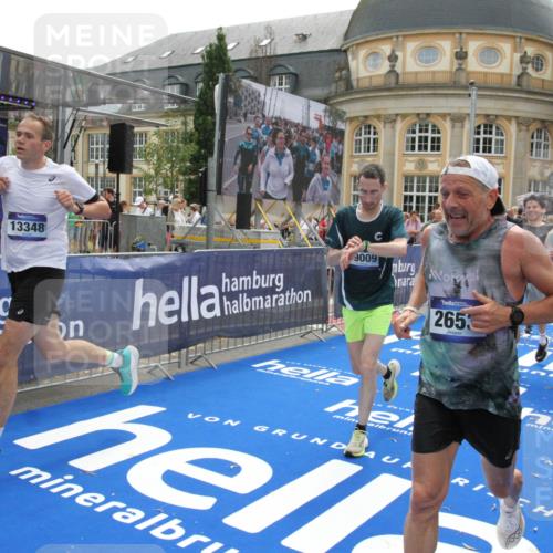 29.06.2025 - hella hamburg halbmarathon Michael Strokosch http://msf.ph/oto/8485802 29.06.2025 10:43:30 Ziel 2653, 3928, 5124, 5436, 5506, 7635, 8664, 9931, 10237, 10246, 11648, 13348, 16338, 16720, 17391, 18513, 18810, 18942, 18987, 19009, 19051 meine-sportfotos.de