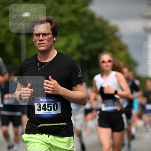 29.06.2025 - hella hamburg halbmarathon Dr. Thomas Lammeyer http://msf.ph/oto/8485810 29.06.2025 10:21:04 Kennedybrücke 1117, 1240, 1403, 1602, 1825, 3088, 3450, 3622, 5037, 5390, 6126, 6128, 6328, 6488, 6522, 6941, 6948, 7114, 7115, 7257, 7345, 7360, 7376, 7924, 7928, 8513, 8619, 8895, 8983, 9208, 9259, 9675, 9676, 10165, 10314, 10317, 10320, 10377, 10391, 10592, 10735, 10926, 11335, 11410 meine-sportfotos.de