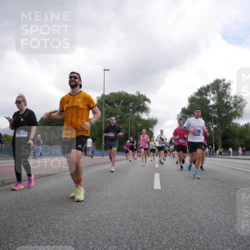 29.06.2025 - hella hamburg halbmarathon Luisa Fischer http://msf.ph/oto/8485830 29.06.2025 10:52:19 Kennedybrücke 18781, 423, 5551, 14080, 525, 1142, 1626, 2475, 3086, 3383, 5551, 9341, 10204 meine-sportfotos.de