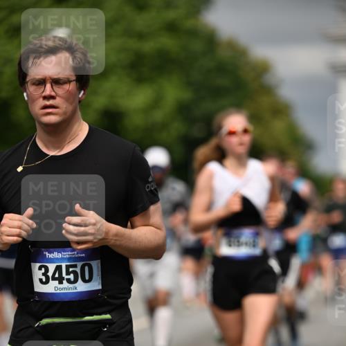 29.06.2025 - hella hamburg halbmarathon Dr. Thomas Lammeyer http://msf.ph/oto/8485856 29.06.2025 10:21:04 Kennedybrücke 1117, 1240, 1403, 1602, 1825, 3088, 3450, 3622, 5037, 5390, 6126, 6128, 6328, 6488, 6522, 6941, 6948, 7114, 7115, 7257, 7345, 7360, 7376, 7924, 7928, 8513, 8619, 8895, 8983, 9208, 9259, 9675, 9676, 10165, 10314, 10317, 10320, 10377, 10391, 10592, 10735, 10926, 11335, 11410 meine-sportfotos.de