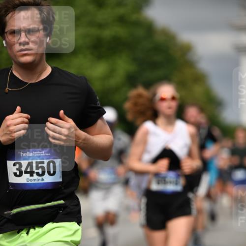 29.06.2025 - hella hamburg halbmarathon Dr. Thomas Lammeyer http://msf.ph/oto/8485876 29.06.2025 10:21:04 Kennedybrücke 1117, 1240, 1403, 1602, 1825, 3088, 3450, 3622, 5037, 5390, 6126, 6128, 6328, 6488, 6522, 6941, 6948, 7114, 7115, 7257, 7345, 7360, 7376, 7924, 7928, 8513, 8619, 8895, 8983, 9208, 9259, 9675, 9676, 10165, 10314, 10317, 10320, 10377, 10391, 10592, 10735, 10926, 11335, 11410 meine-sportfotos.de