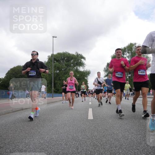 29.06.2025 - hella hamburg halbmarathon Luisa Fischer http://msf.ph/oto/8485878 29.06.2025 10:52:20 Kennedybrücke 4423, 5551, 18782, 16935, 14080, 14081, 16525, 1142, 1626, 2475, 3086, 3383, 5551, 9341, 10204 meine-sportfotos.de