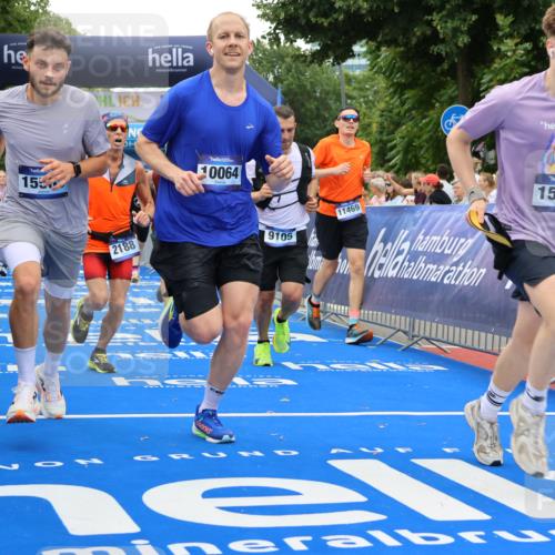 29.06.2025 - hella hamburg halbmarathon Strokosch-Dieckow http://msf.ph/oto/8485882 29.06.2025 10:45:18 Ziel 1697, 2188, 2367, 2470, 3186, 5706, 6054, 6375, 9105, 10064, 11469, 12643, 12783, 14703, 15563, 15636, 15651, 15741, 15760, 16513, 17499, 18407 meine-sportfotos.de
