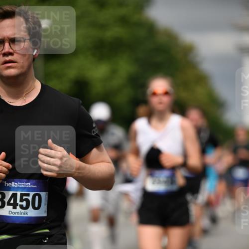 29.06.2025 - hella hamburg halbmarathon Dr. Thomas Lammeyer http://msf.ph/oto/8485894 29.06.2025 10:21:05 Kennedybrücke 1117, 1240, 1403, 1602, 1825, 2908, 3088, 3450, 3622, 5037, 5390, 5995, 6126, 6128, 6328, 6488, 6522, 6941, 6948, 7114, 7115, 7257, 7345, 7360, 7376, 7928, 8513, 8619, 8895, 8983, 9208, 9259, 9675, 10165, 10314, 10317, 10320, 10377, 10391, 10592, 10735, 10926, 11335, 11410 meine-sportfotos.de