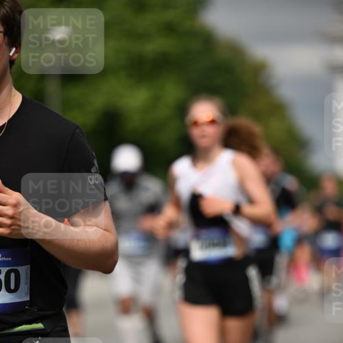 29.06.2025 - hella hamburg halbmarathon Dr. Thomas Lammeyer http://msf.ph/oto/8485911 29.06.2025 10:21:05 Kennedybrücke 1117, 1240, 1403, 1602, 1825, 2908, 3088, 3450, 3622, 5037, 5390, 5995, 6126, 6128, 6328, 6488, 6522, 6941, 6948, 7114, 7115, 7257, 7345, 7360, 7376, 7928, 8513, 8619, 8895, 8983, 9208, 9259, 9675, 10165, 10314, 10317, 10320, 10377, 10391, 10592, 10735, 10926, 11335, 11410 meine-sportfotos.de