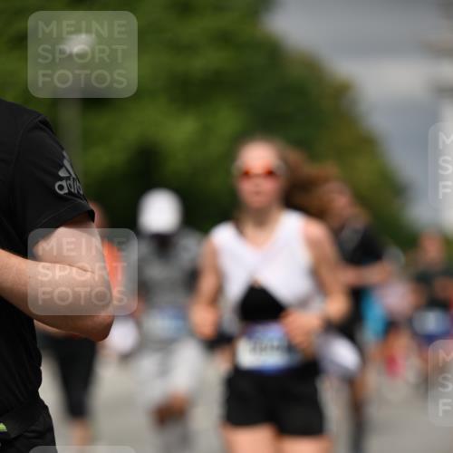 29.06.2025 - hella hamburg halbmarathon Dr. Thomas Lammeyer http://msf.ph/oto/8485923 29.06.2025 10:21:05 Kennedybrücke 1117, 1240, 1403, 1602, 1825, 2908, 3088, 3450, 3622, 5037, 5390, 5995, 6126, 6128, 6328, 6488, 6522, 6941, 6948, 7114, 7115, 7257, 7345, 7360, 7376, 7928, 8513, 8619, 8895, 8983, 9208, 9259, 9675, 10165, 10314, 10317, 10320, 10377, 10391, 10592, 10735, 10926, 11335, 11410 meine-sportfotos.de