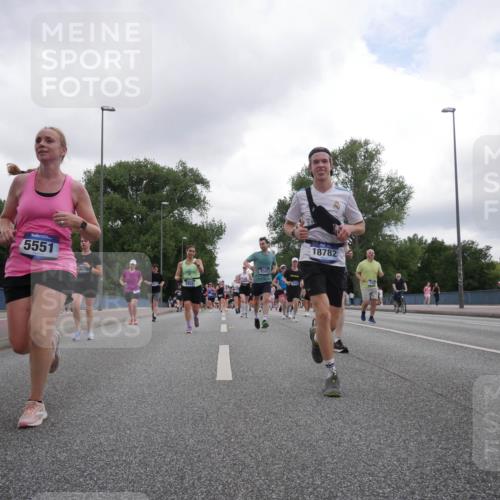 29.06.2025 - hella hamburg halbmarathon Luisa Fischer http://msf.ph/oto/8485930 29.06.2025 10:52:21 Kennedybrücke 5551, 93597, 9341, 18782, 1142, 1626, 2475, 3086, 3383, 3661, 5551, 7931, 8549, 8759, 8760, 9341, 10204, 10479 meine-sportfotos.de