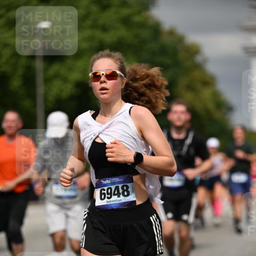 29.06.2025 - hella hamburg halbmarathon Dr. Thomas Lammeyer http://msf.ph/oto/8485991 29.06.2025 10:21:05 Kennedybrücke 1117, 1240, 1403, 1602, 1825, 2908, 3088, 3450, 3622, 5037, 5390, 5995, 6126, 6128, 6328, 6488, 6522, 6941, 6948, 7114, 7115, 7257, 7345, 7360, 7376, 7928, 8513, 8619, 8895, 8983, 9208, 9259, 9675, 10165, 10314, 10317, 10320, 10377, 10391, 10592, 10735, 10926, 11335, 11410 meine-sportfotos.de
