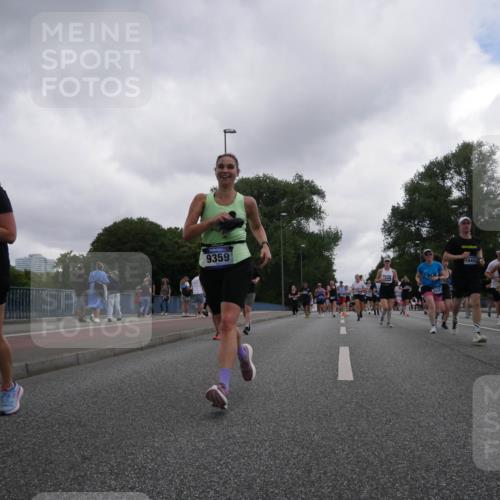 29.06.2025 - hella hamburg halbmarathon Luisa Fischer http://msf.ph/oto/8486003 29.06.2025 10:52:23 Kennedybrücke 9359, 18453, 9341, 1626, 2475, 3086, 3383, 3661, 4403, 5551, 7931, 7936, 8549, 8759, 8760, 9341, 10204, 10479 meine-sportfotos.de