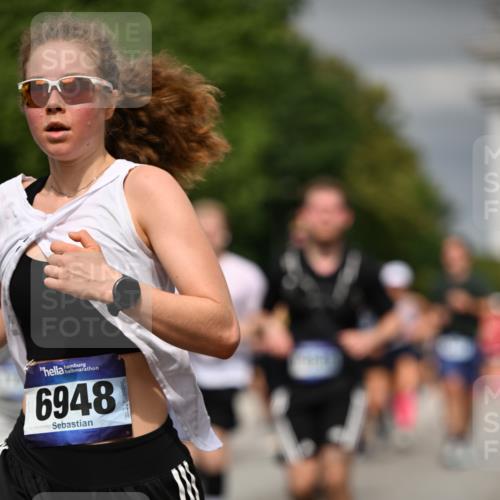 29.06.2025 - hella hamburg halbmarathon Dr. Thomas Lammeyer http://msf.ph/oto/8486093 29.06.2025 10:21:06 Kennedybrücke 1117, 1137, 1240, 1403, 1825, 2908, 3088, 3450, 3622, 5037, 5390, 5995, 6126, 6128, 6328, 6488, 6522, 6941, 6948, 7114, 7115, 7257, 7345, 7360, 7376, 8513, 8895, 8983, 9208, 9259, 9675, 10165, 10314, 10317, 10320, 10377, 10391, 10592, 10735, 10926, 11335, 11410 meine-sportfotos.de