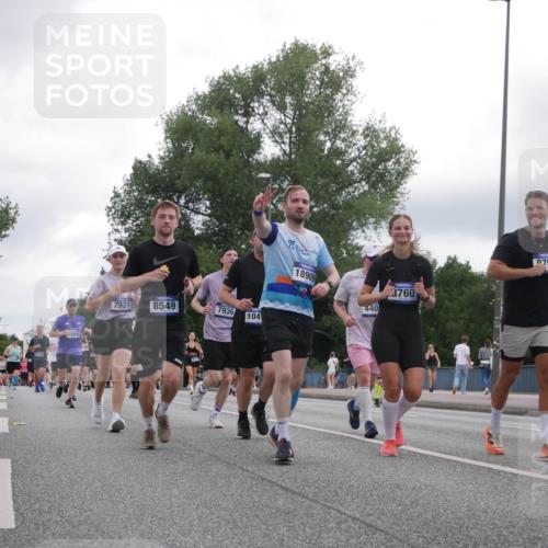 29.06.2025 - hella hamburg halbmarathon Luisa Fischer http://msf.ph/oto/8486094 29.06.2025 10:52:30 Kennedybrücke 50, 13845, 9245, 7931, 8549, 7936, 104, 18909, 440, 3760, 9759, 2527, 2668, 3086, 3232, 3661, 4403, 5781, 6191, 6497, 7931, 7936, 8549, 8759, 8760, 9245, 10204, 10333, 10479 meine-sportfotos.de