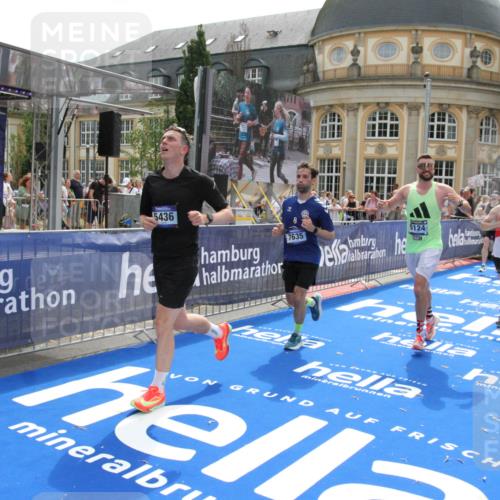 29.06.2025 - hella hamburg halbmarathon Michael Strokosch http://msf.ph/oto/8486096 29.06.2025 10:43:34 Ziel 3928, 4080, 5124, 5436, 5506, 7635, 8664, 9931, 10246, 11648, 12623, 14484, 16338, 18513, 18775, 18810, 18942, 19229 meine-sportfotos.de