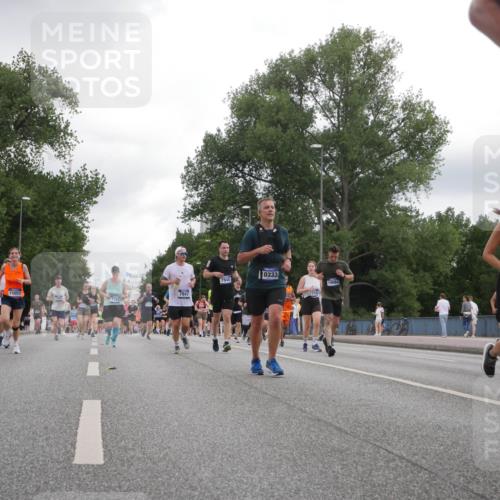 29.06.2025 - hella hamburg halbmarathon Luisa Fischer http://msf.ph/oto/8486261 29.06.2025 10:52:37 Kennedybrücke 7948, 15057, 7947, 1584, 0333, 19084, 6191, 266, 1167, 1584, 2527, 2668, 3232, 4769, 5118, 5781, 6191, 6497, 7203, 7650, 7947, 7948, 8065, 9245, 10130, 10333 meine-sportfotos.de