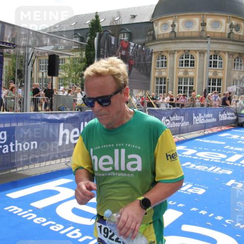 29.06.2025 - hella hamburg halbmarathon Michael Strokosch http://msf.ph/oto/8486341 29.06.2025 10:43:40 Ziel 3116, 4080, 4318, 9114, 12623, 13421, 13996, 14484, 14690, 15328, 15932, 17912, 18449, 18775, 19229 meine-sportfotos.de