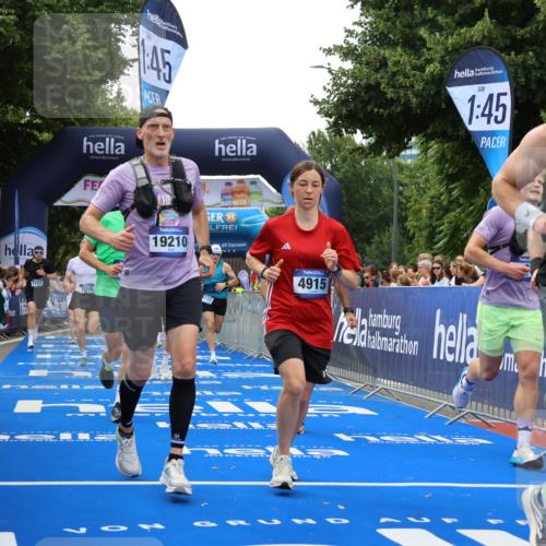 29.06.2025 - hella hamburg halbmarathon Strokosch-Dieckow http://msf.ph/oto/8486356 29.06.2025 10:44:48 Ziel 1941, 2098, 2890, 2970, 3004, 3098, 3785, 4270, 4425, 4915, 7056, 7167, 7325, 9030, 9720, 12161, 15185, 15233, 16834, 17251, 17382, 17406, 18631, 19207, 19210 meine-sportfotos.de