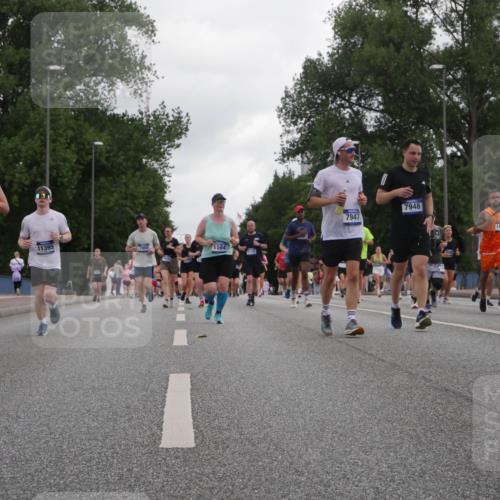 29.06.2025 - hella hamburg halbmarathon Luisa Fischer http://msf.ph/oto/8486359 29.06.2025 10:52:39 Kennedybrücke 15057, 11395, 1584, 7947, 7948, 7203, 145, 1167, 1584, 2668, 4769, 5118, 5781, 6191, 7203, 7650, 7947, 7948, 8065, 10130, 10333, 10654 meine-sportfotos.de