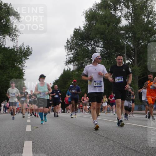 29.06.2025 - hella hamburg halbmarathon Luisa Fischer http://msf.ph/oto/8486385 29.06.2025 10:52:40 Kennedybrücke 395, 7650, 1584, 5114, 7947, 7948, 1452, 7203, 8065, 1167, 1584, 2668, 3253, 4769, 5118, 5781, 6191, 7203, 7650, 7947, 7948, 8065, 10130, 10333, 10654 meine-sportfotos.de