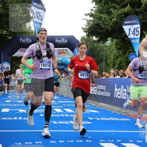 29.06.2025 - hella hamburg halbmarathon Strokosch-Dieckow http://msf.ph/oto/8486400 29.06.2025 10:44:48 Ziel 1941, 2098, 2890, 2970, 3004, 3098, 3785, 4270, 4425, 4915, 7056, 7167, 7325, 9030, 9720, 12161, 15185, 15233, 16834, 17251, 17382, 17406, 18631, 19207, 19210 meine-sportfotos.de