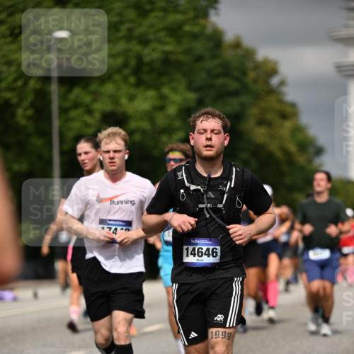 29.06.2025 - hella hamburg halbmarathon Dr. Thomas Lammeyer http://msf.ph/oto/8486425 29.06.2025 10:21:07 Kennedybrücke 1117, 1137, 1240, 1403, 1825, 2908, 3450, 3622, 5037, 5390, 5995, 6126, 6128, 6328, 6488, 6522, 6941, 6948, 7114, 7115, 7257, 7345, 7360, 7376, 8513, 8895, 8983, 9208, 9259, 9675, 10165, 10314, 10317, 10320, 10377, 10391, 10592, 10735, 10926, 11335, 11410 meine-sportfotos.de