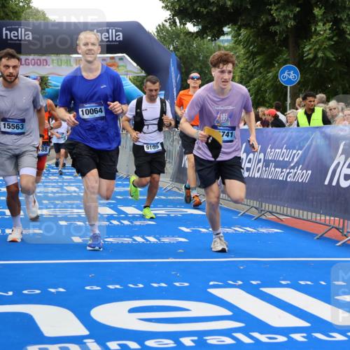 29.06.2025 - hella hamburg halbmarathon Strokosch-Dieckow http://msf.ph/oto/8486475 29.06.2025 10:45:17 Ziel 1697, 2188, 2367, 2470, 3186, 5706, 6054, 6375, 7087, 9105, 10064, 11469, 12783, 14703, 15563, 15636, 15651, 15741, 15760, 16513, 17120, 17499, 18346, 18407, 18718 meine-sportfotos.de