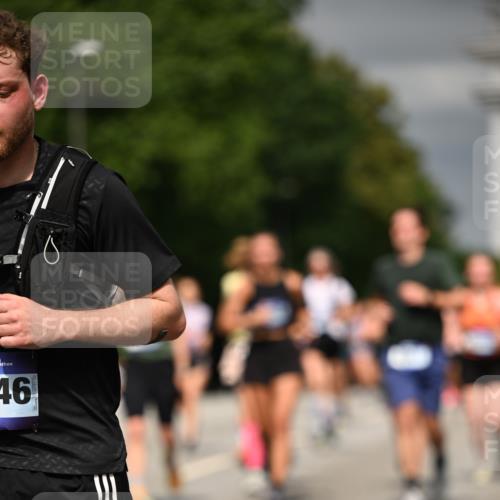 29.06.2025 - hella hamburg halbmarathon Dr. Thomas Lammeyer http://msf.ph/oto/8486544 29.06.2025 10:21:08 Kennedybrücke 1117, 1137, 1240, 1403, 2908, 3450, 3622, 5037, 5390, 5995, 6126, 6128, 6328, 6488, 6522, 6941, 6948, 7114, 7115, 7257, 7345, 7360, 7376, 8513, 8558, 8895, 8983, 9208, 9259, 9675, 10165, 10314, 10317, 10320, 10377, 10391, 10592, 10735, 10926, 11335 meine-sportfotos.de
